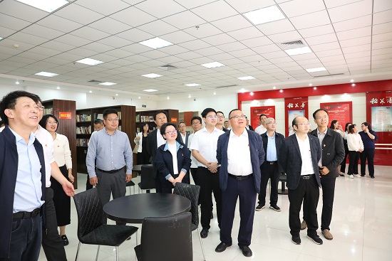 黨建聯建  三峽高(gāo)中走進稻花(huā)香開(kāi)展主題黨日(rì)